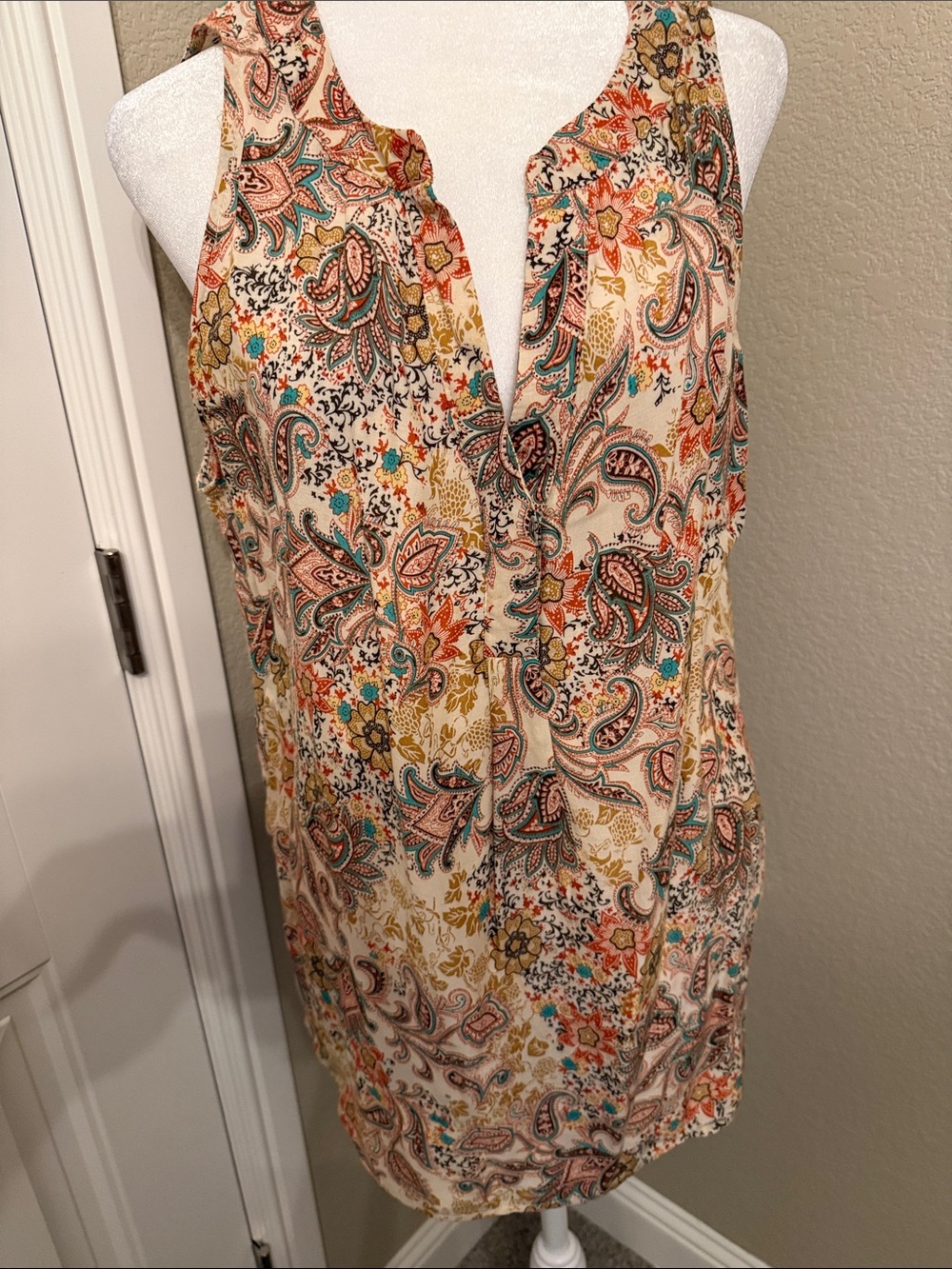 Artisan Ny Paisley Floral Sleeveless Blouse in Cream, Teal & Coral